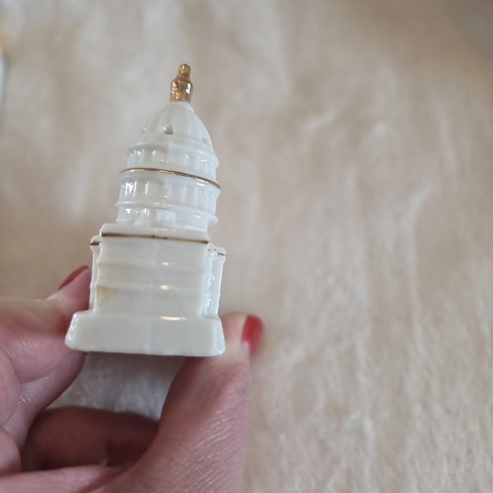 Decorative Salt & Pepper Shakers Of The White House And Washington Monument DC - Picture 6 of 14